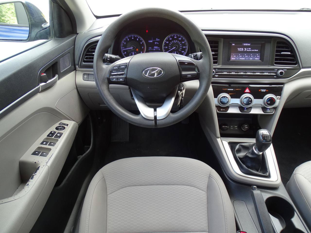 Used 2019 Hyundai Elantra SE FWD image 22