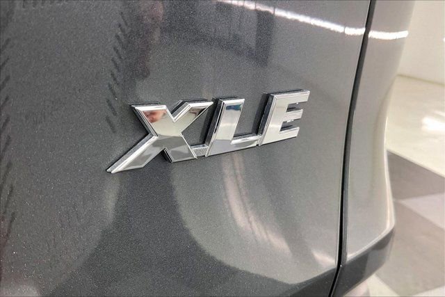 Used 2019 Toyota RAV4 XLE Premium w/ Cold Weather Package FWD image 7