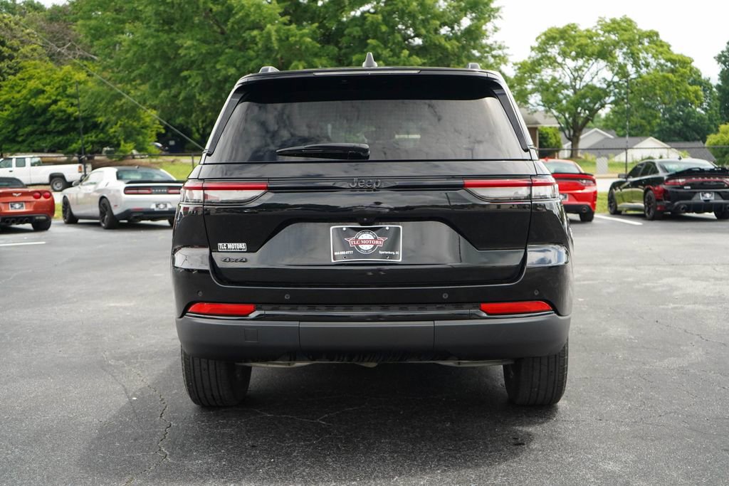 Used 2024 Jeep Grand Cherokee Altitude AWD/4WD image 18