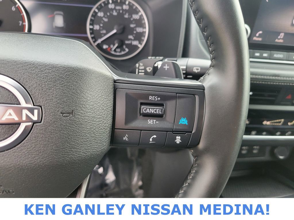 Certified 2025 Nissan Rogue SV FWD image 31