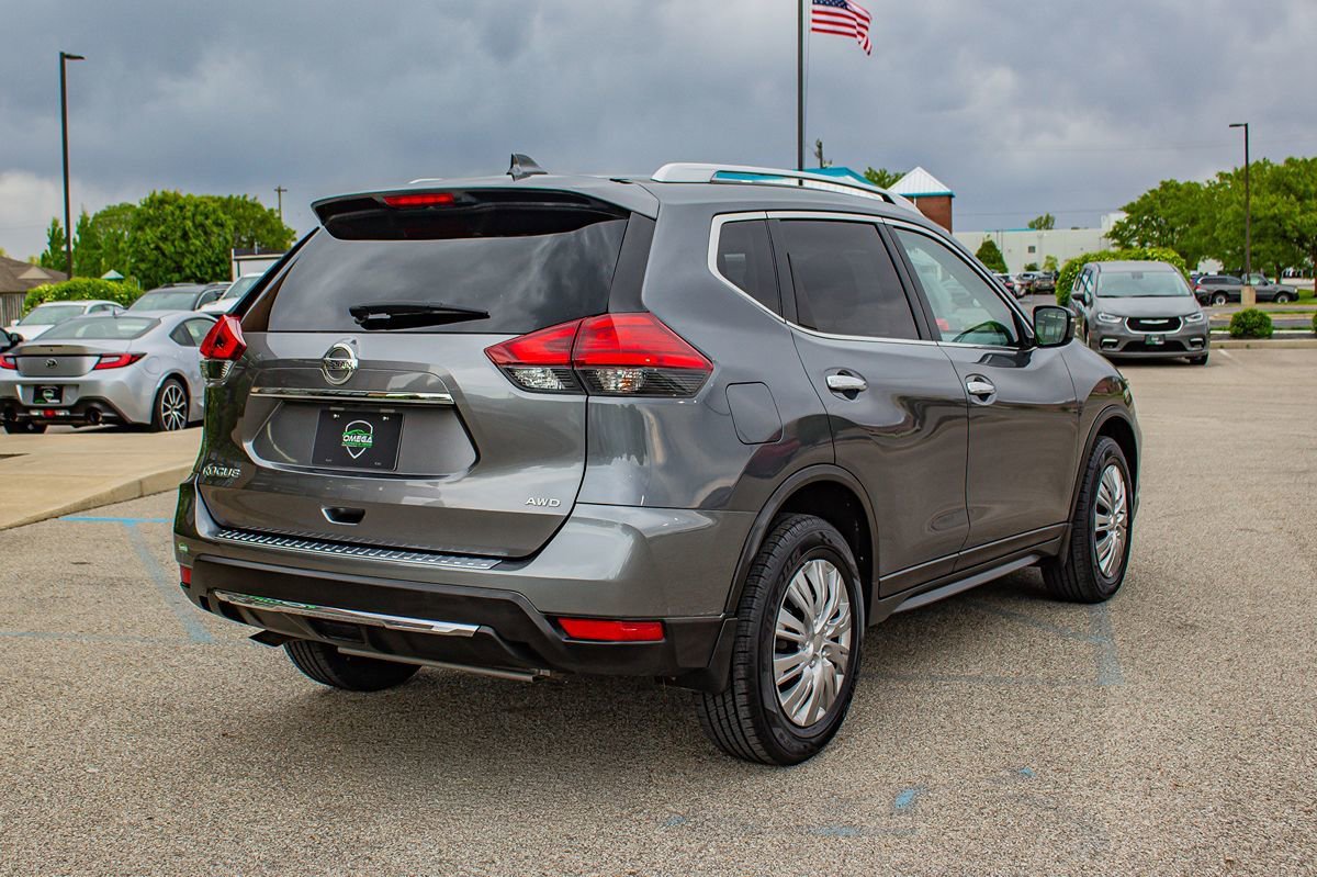 Used 2017 Nissan Rogue S w/ Appearance Package AWD/4WD image 9