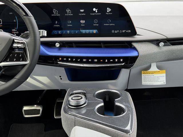 New 2025 Cadillac Optiq Luxury 1 image 15