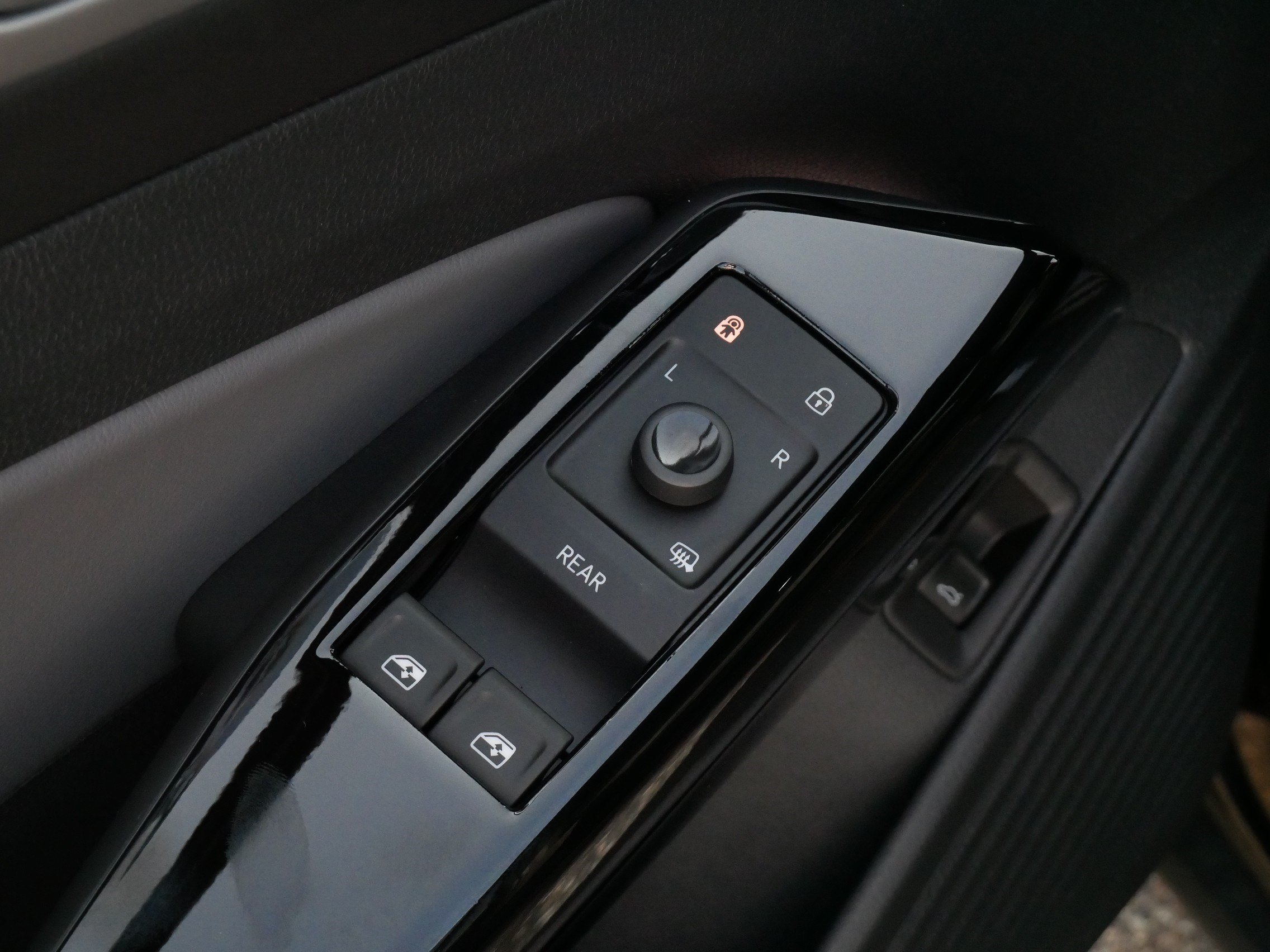 Certified 2023 Volkswagen ID.4 Pro S AWD/4WD image 19