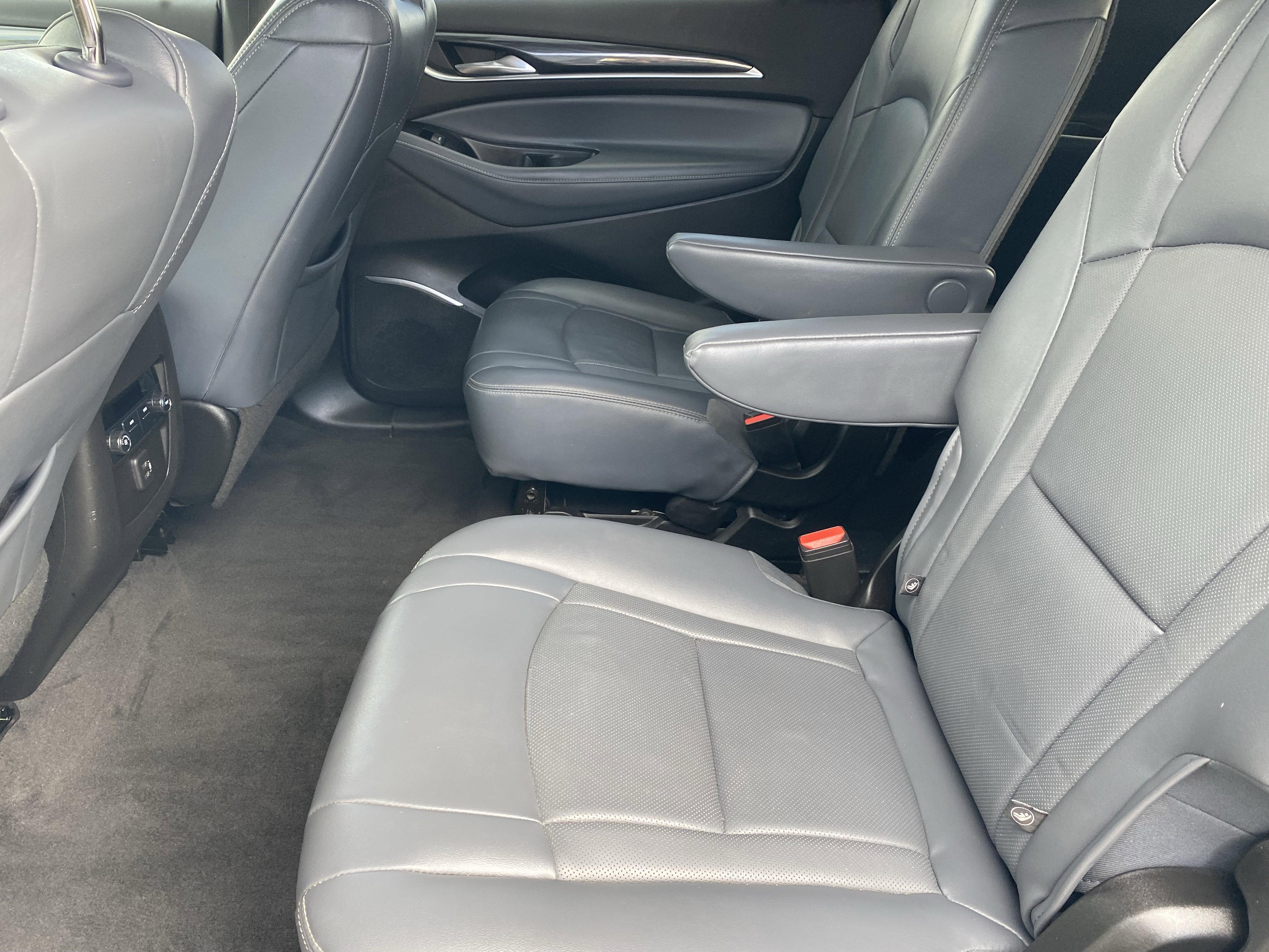 Used 2020 Buick Enclave Essence image 15