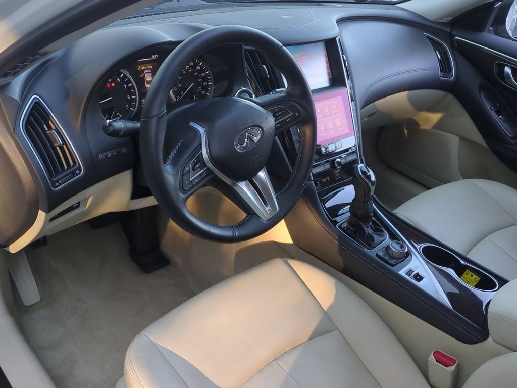 Used 2018 INFINITI Q50 Luxe w/ Essential Package (3.0T Luxe) AWD/4WD image 13