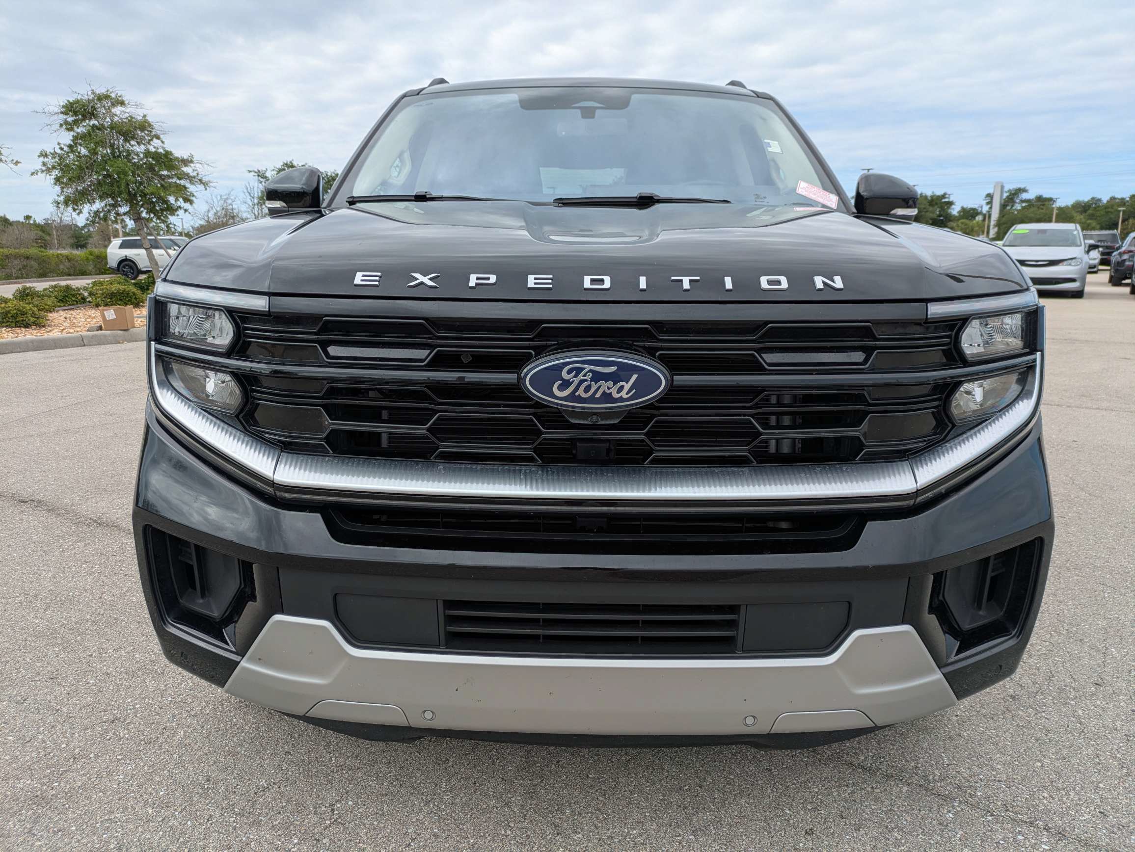 Used 2025 Ford Expedition Platinum AWD/4WD image 3