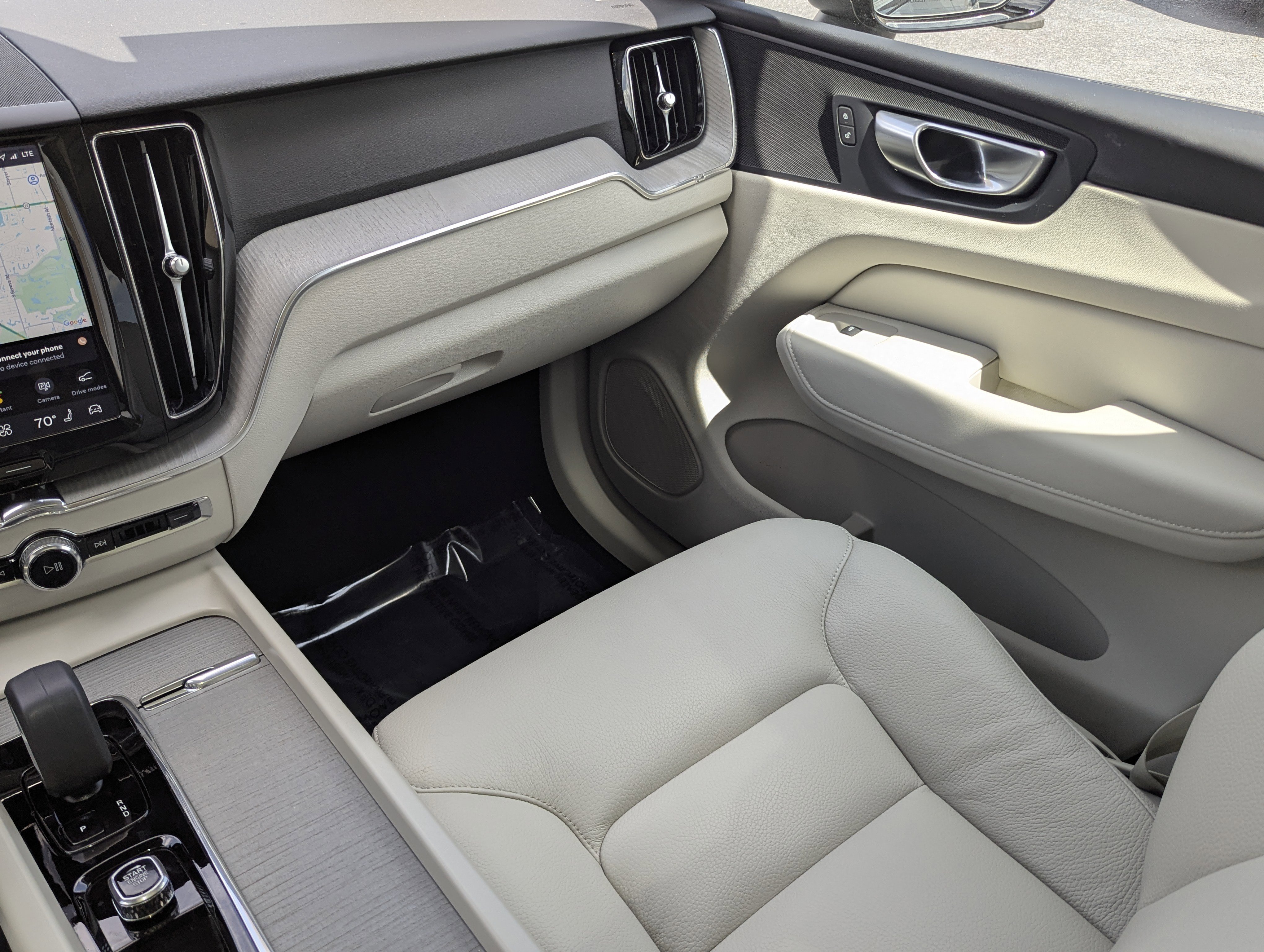 Used 2024 Volvo XC60 B5 Plus w/ Protection Package Premier AWD/4WD image 17