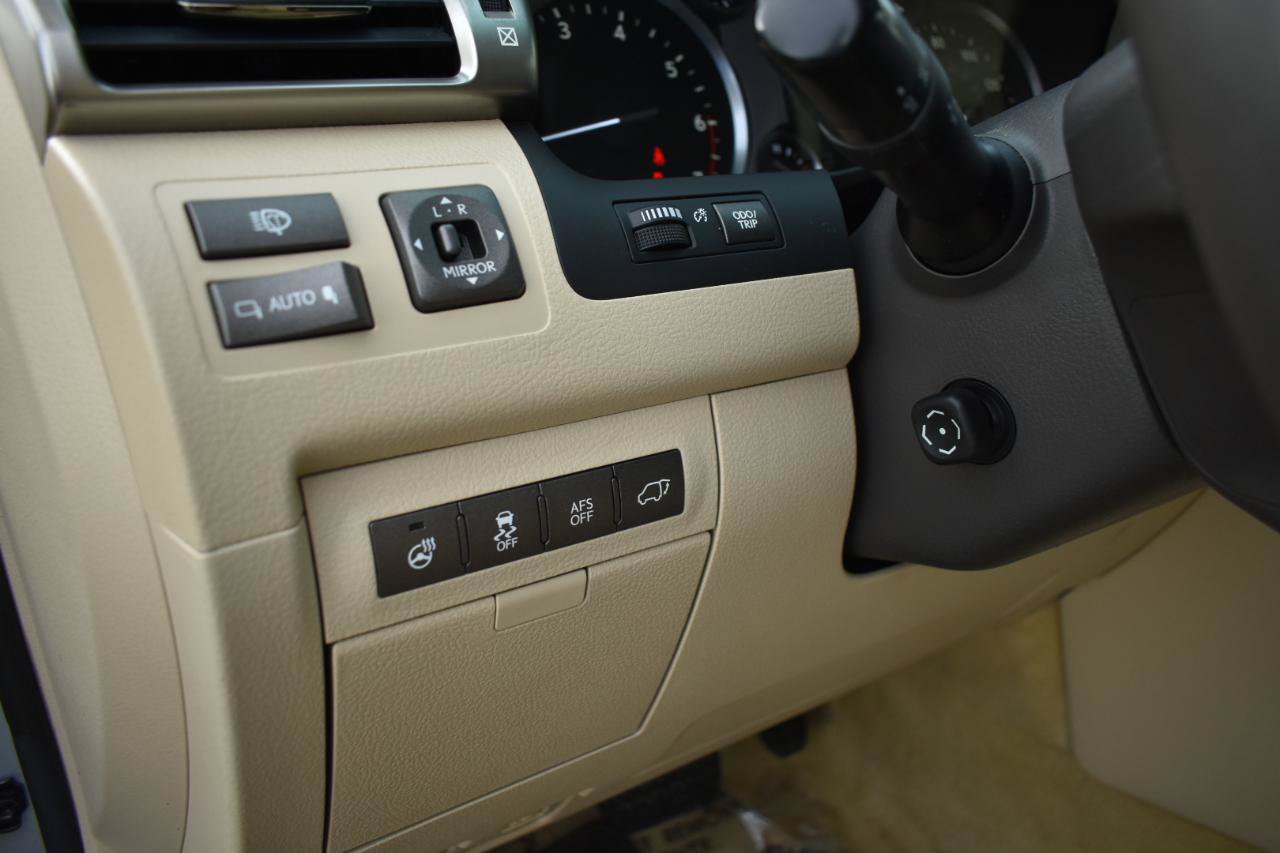 Used 2013 Lexus LX 570 4WD w/ Luxury Pkg image 44
