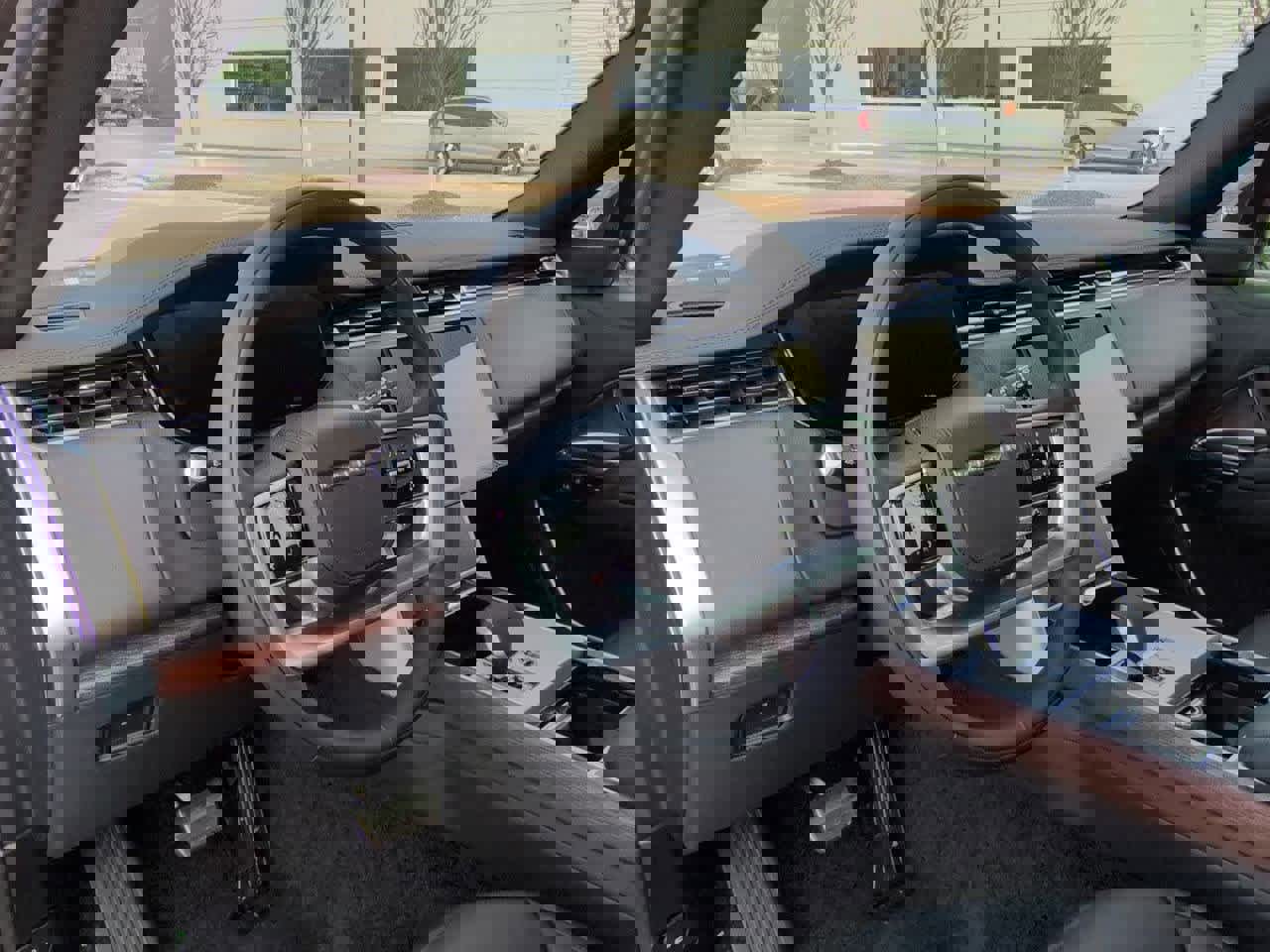 New 2026 Land Rover Range Rover SE image 2