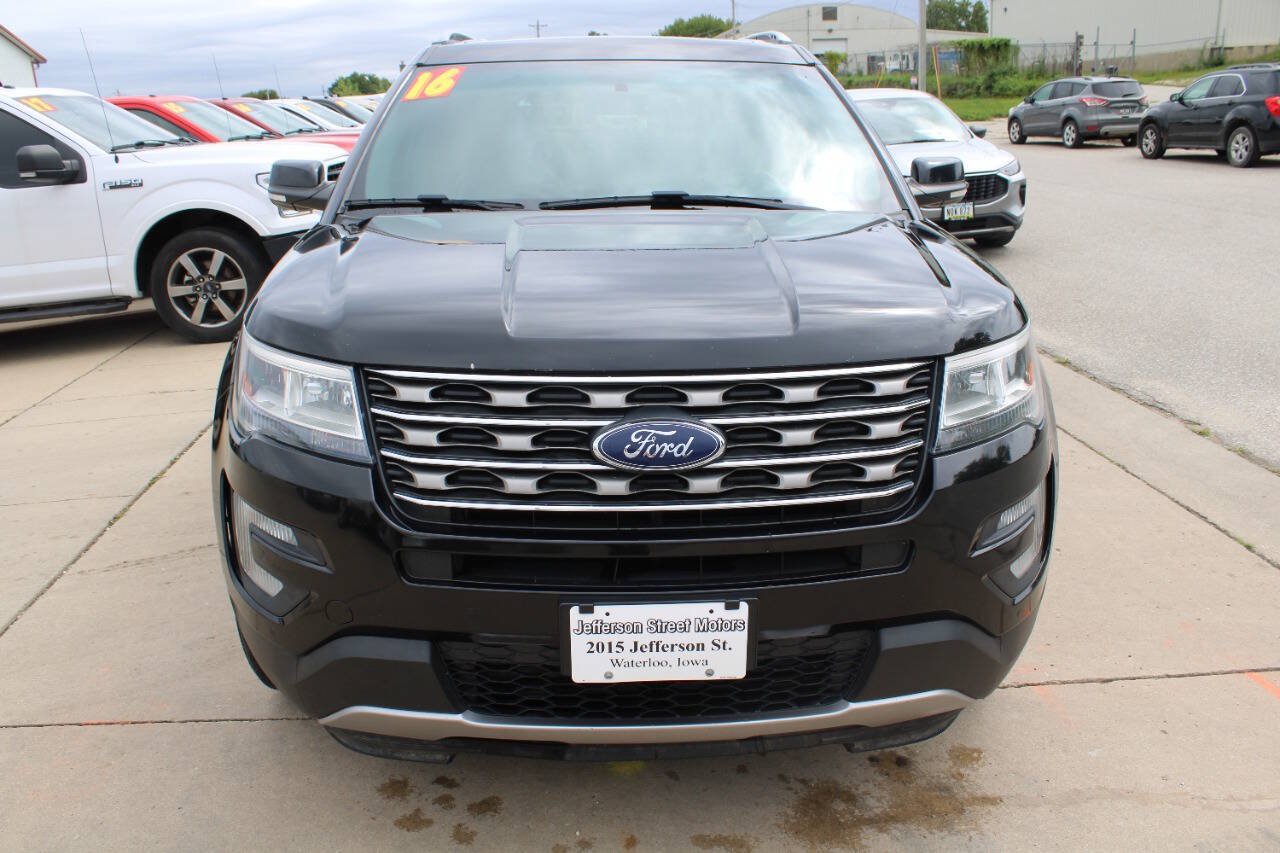 Used 2016 Ford Explorer XLT w/ Equipment Group 202A AWD/4WD image 3