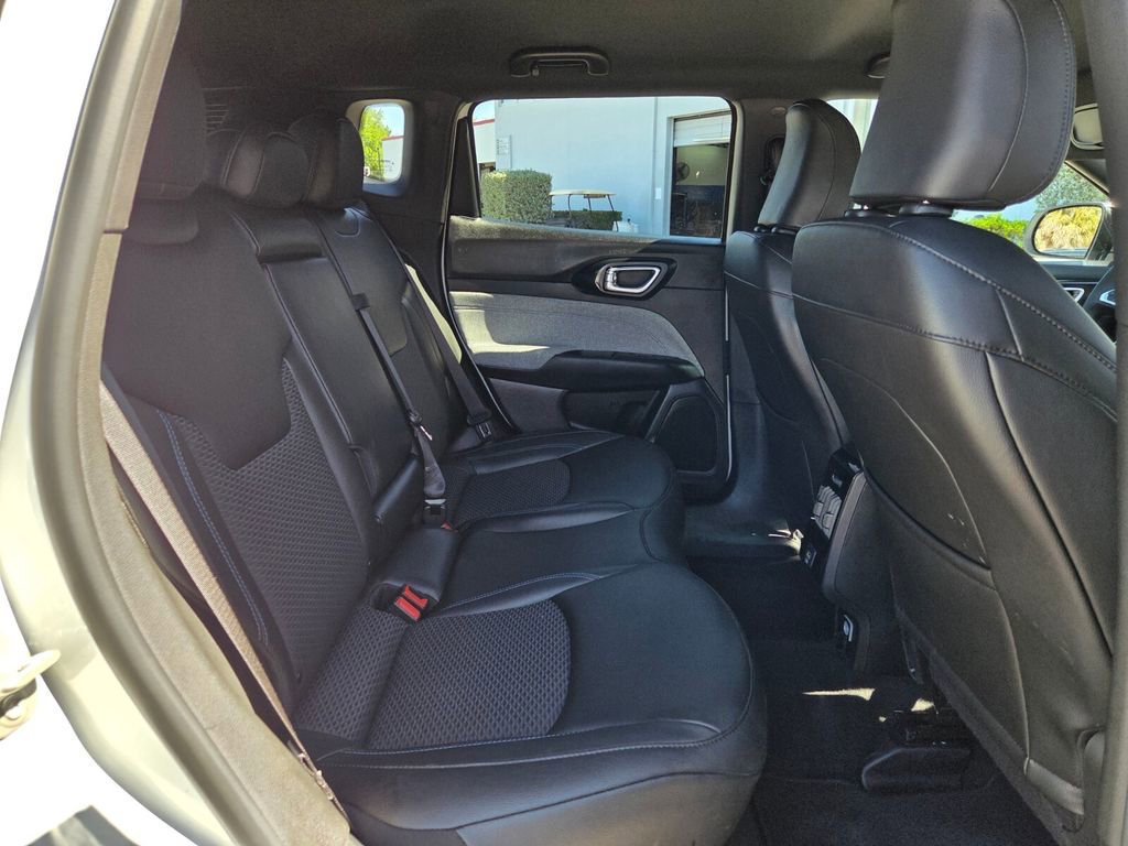 Used 2022 Jeep Compass Limited image 19