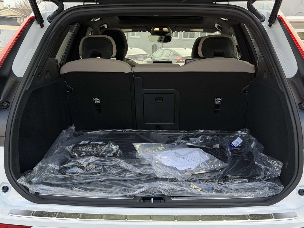 New 2026 Volvo XC60 B5 Plus w/ Protection Package Premier AWD/4WD image 13