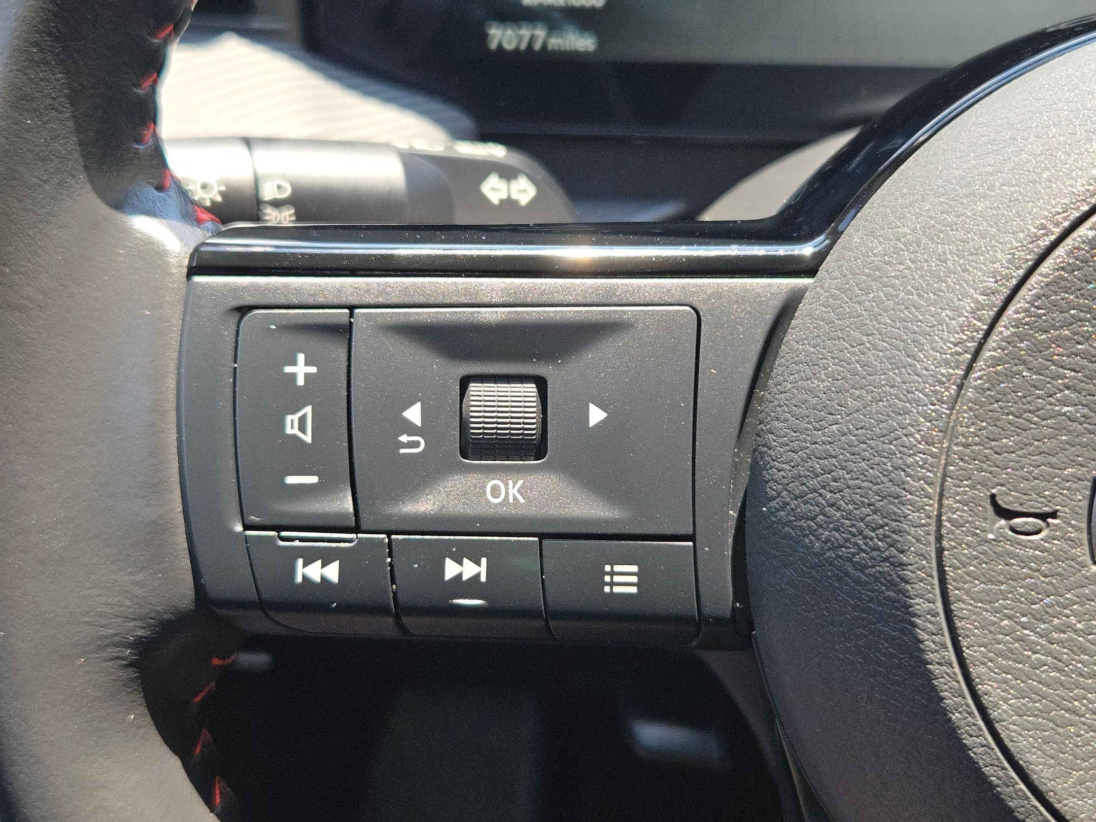 Certified 2026 Nissan Kicks SR FWD image 21