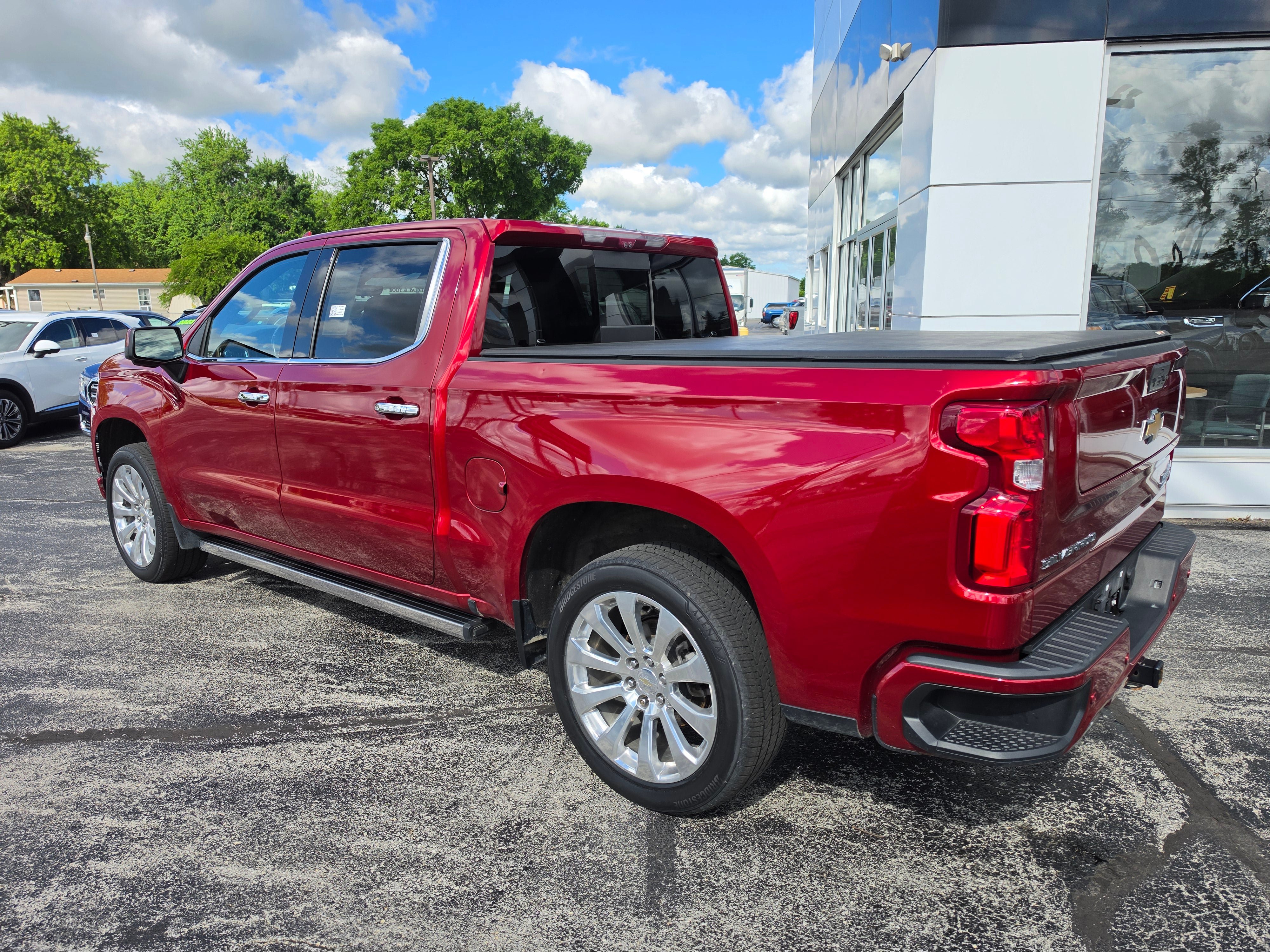 Used 2022 Chevrolet Silverado 1500 High Country w/ Technology Package AWD/4WD image 7