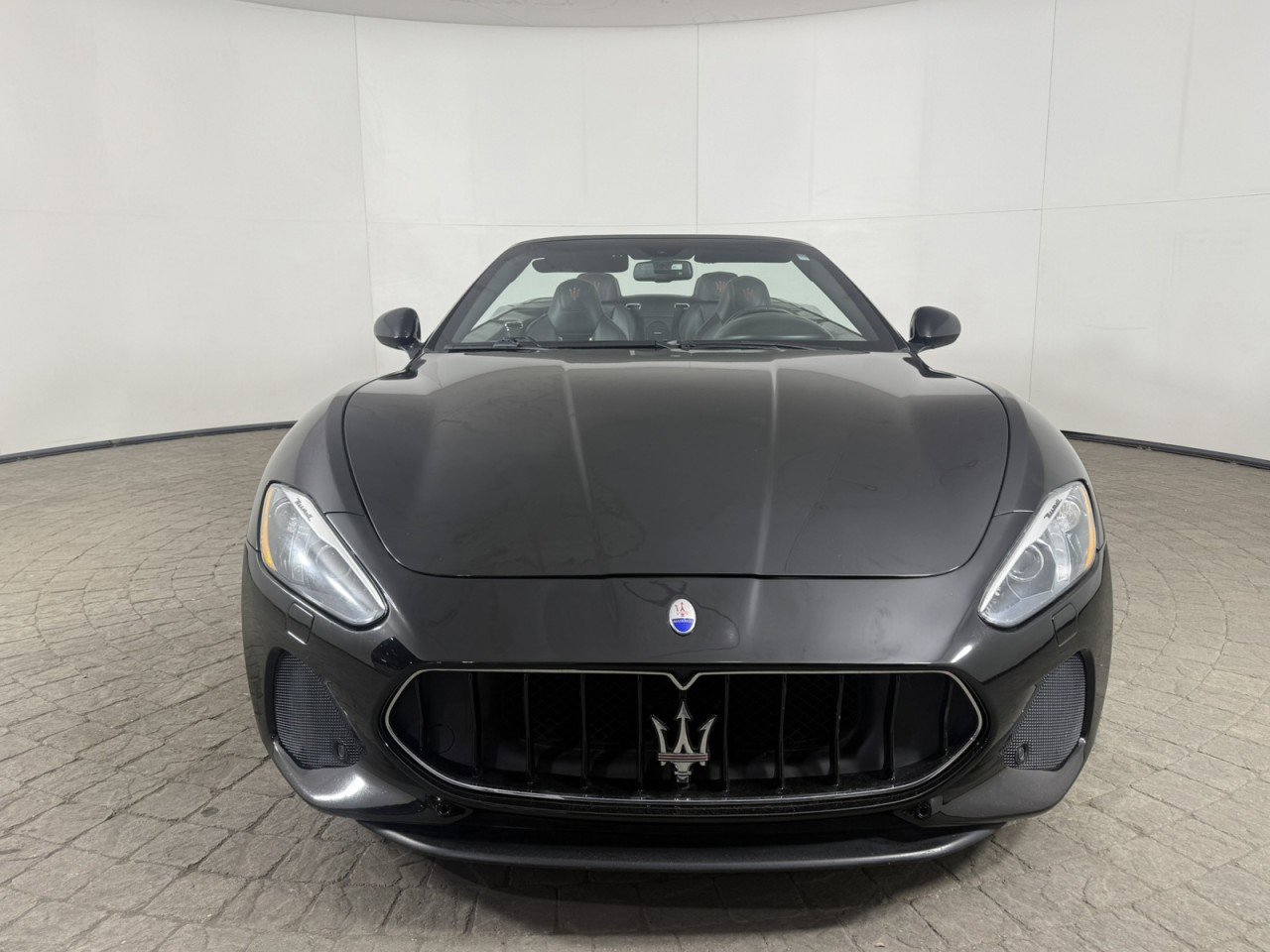 Used 2018 Maserati GranTurismo Sport image 2