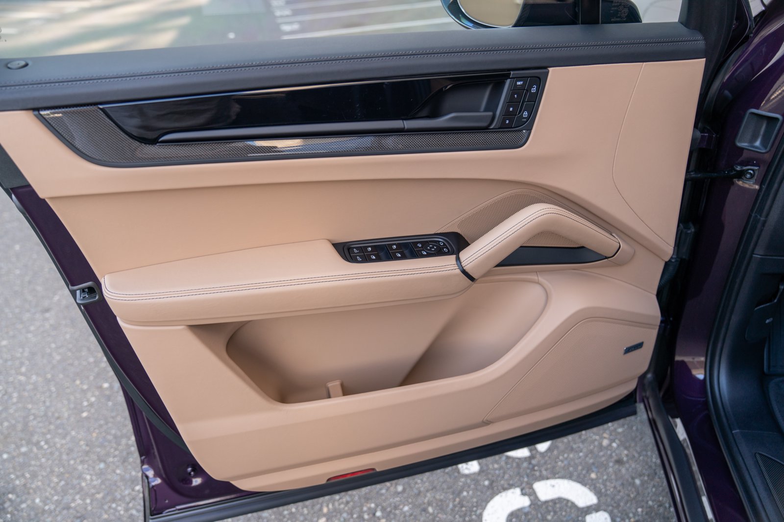 Certified 2025 Porsche Cayenne GTS AWD/4WD image 10