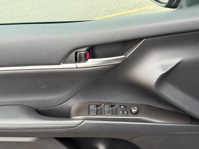 Used 2023 Toyota Camry XSE FWD image 14