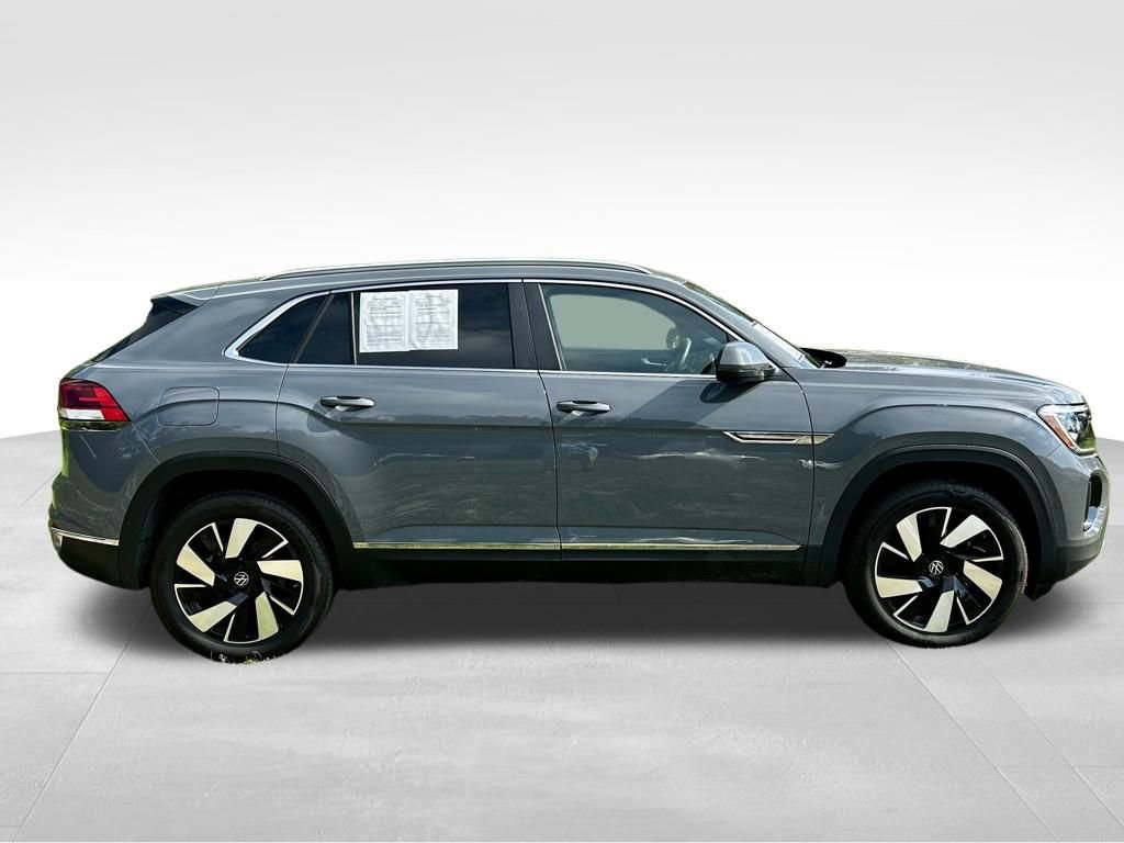 Used 2025 Volkswagen Atlas Cross Sport SEL image 7