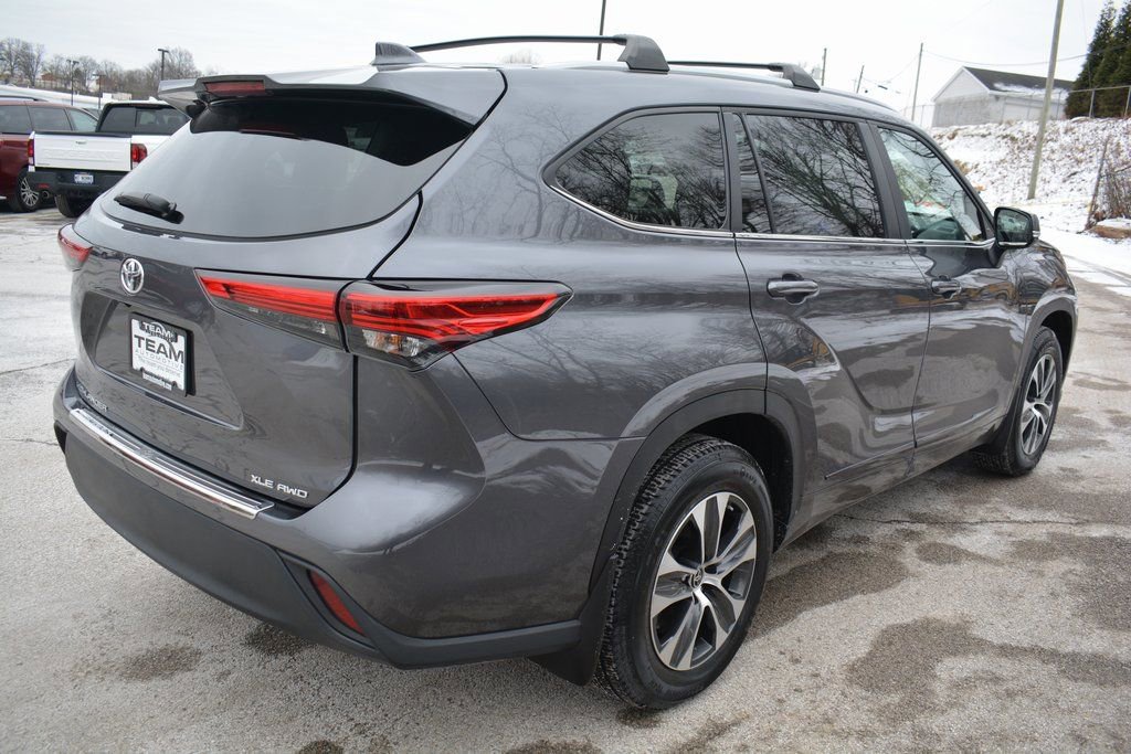 Used 2023 Toyota Highlander XLE image 5