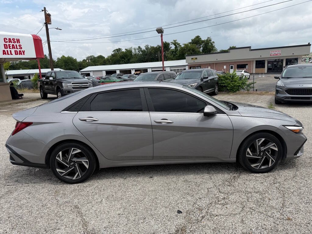 Used 2024 Hyundai Elantra Limited FWD image 8