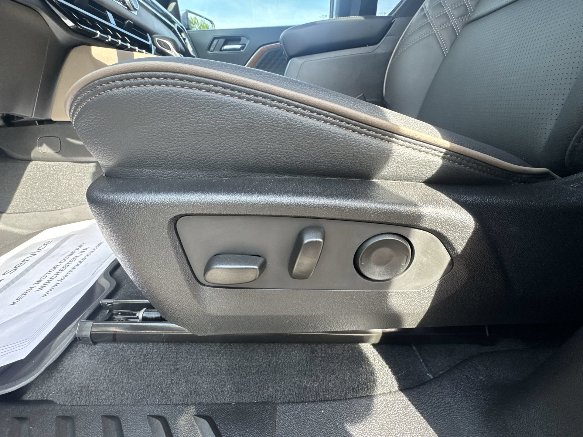 Used 2025 GMC Canyon Denali AWD/4WD image 14
