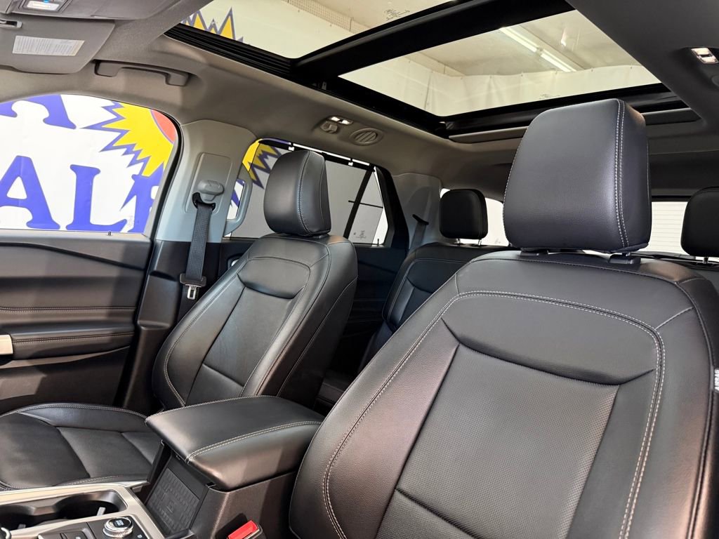 Used 2023 Ford Explorer Limited w/ Limited Technology Package image 12