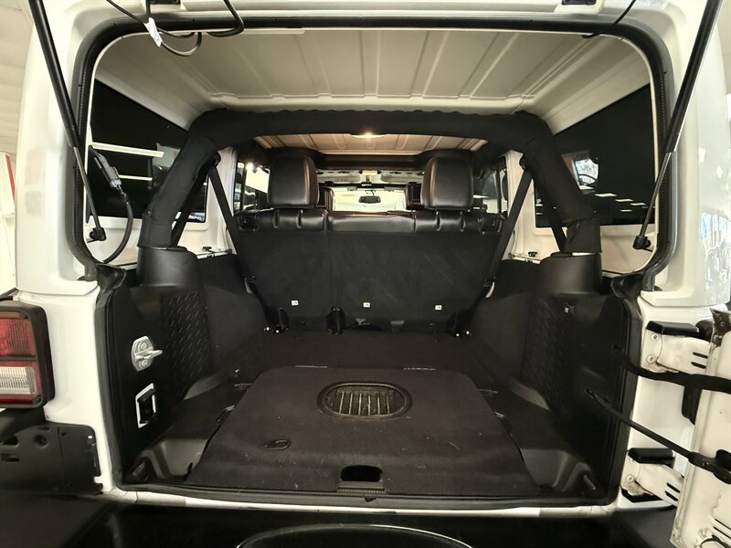 Used 2015 Jeep Wrangler Unlimited Sahara AWD/4WD image 23