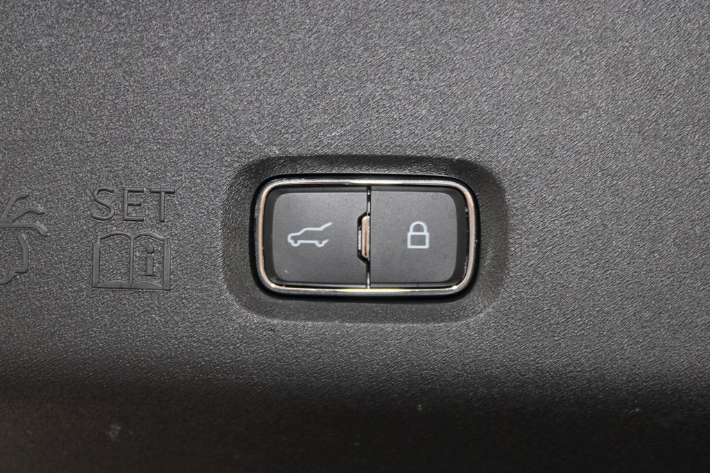 Used 2025 Ford Expedition Active RWD image 17