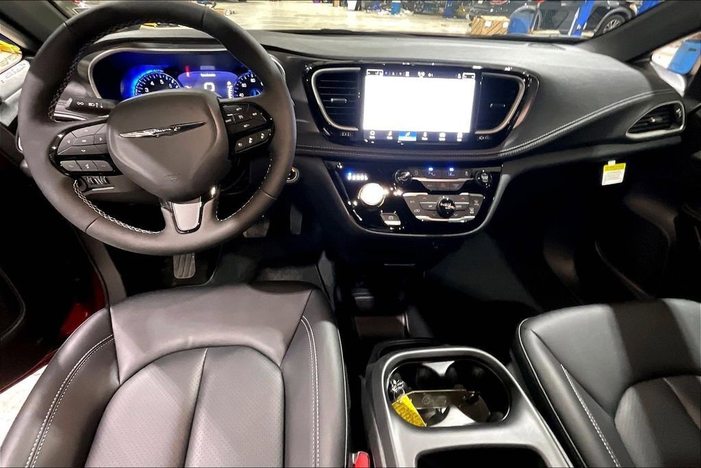 New 2026 Chrysler Pacifica Select image 5