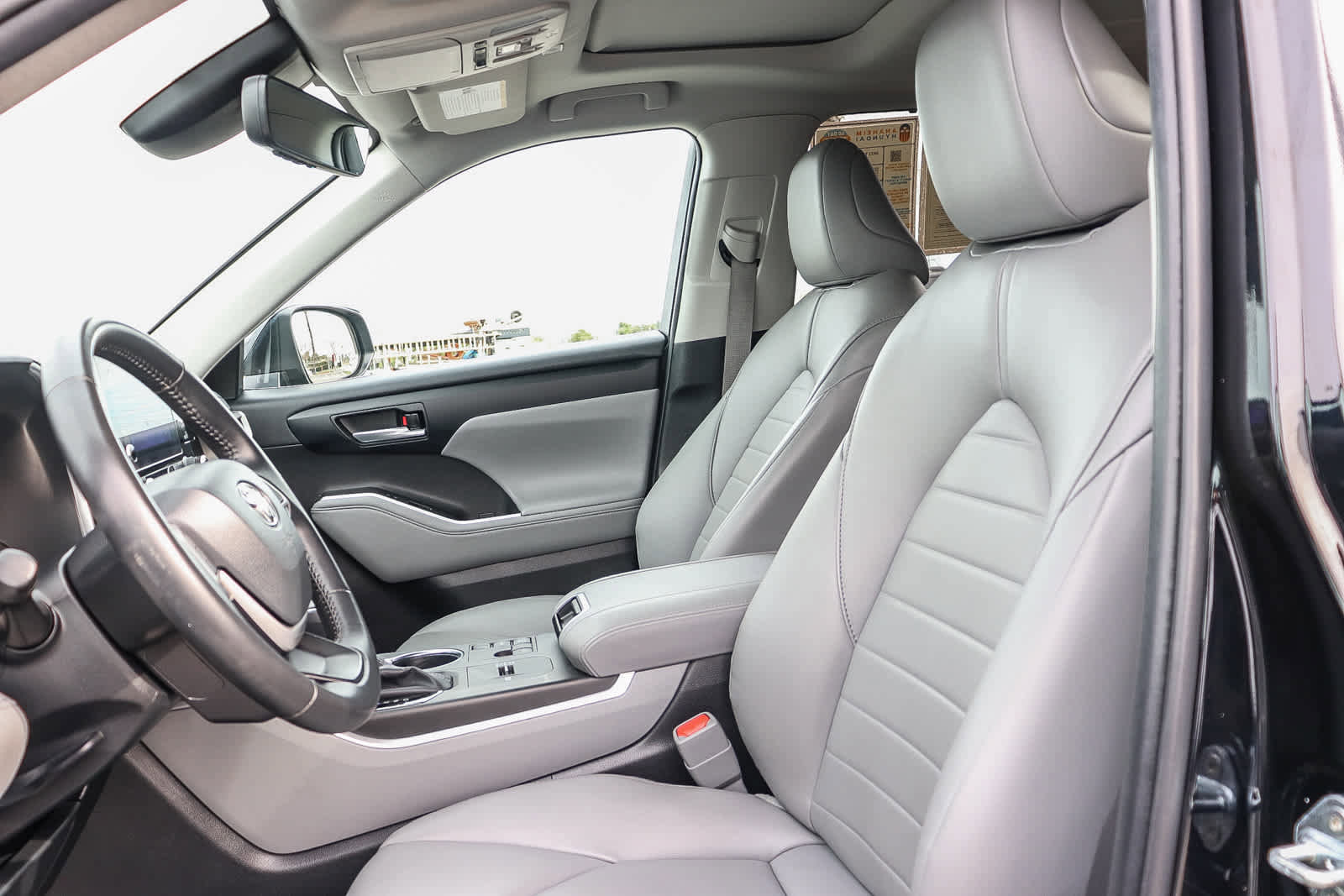 Used 2023 Toyota Highlander XLE image 20