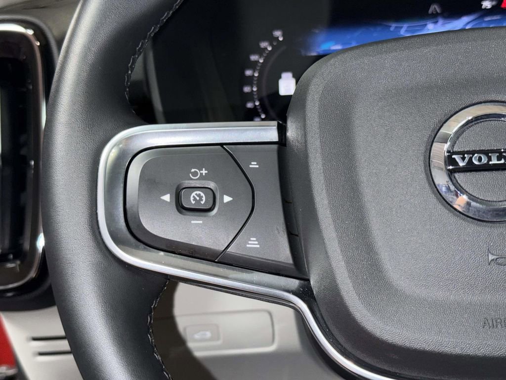 Certified 2024 Volvo XC40 B5 Ultimate w/ Protection Package Premier AWD/4WD image 31