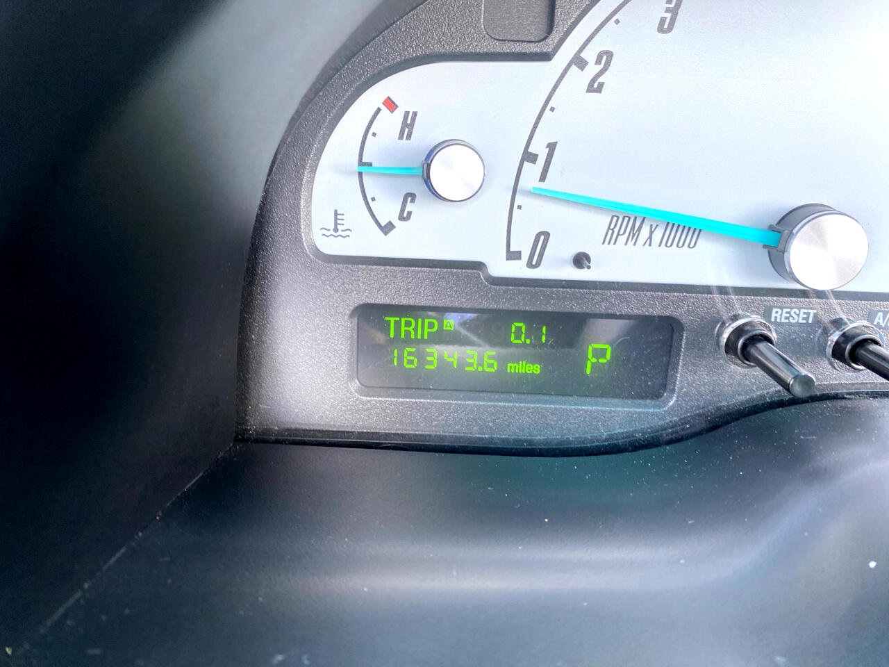 Used 2002 Ford Thunderbird Deluxe image 28