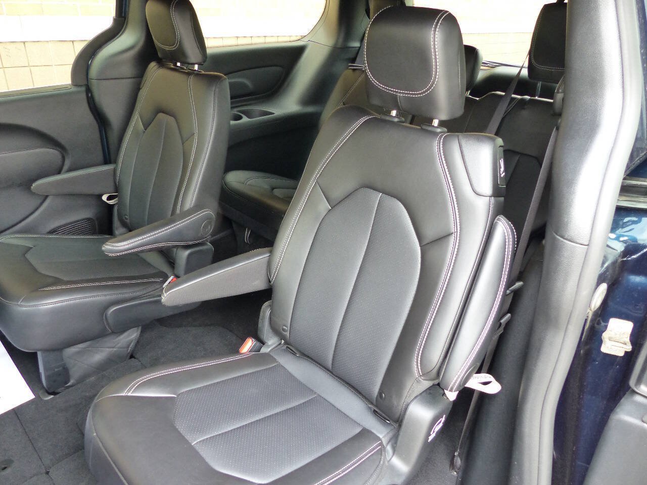 Used 2025 Chrysler Pacifica Select FWD image 22