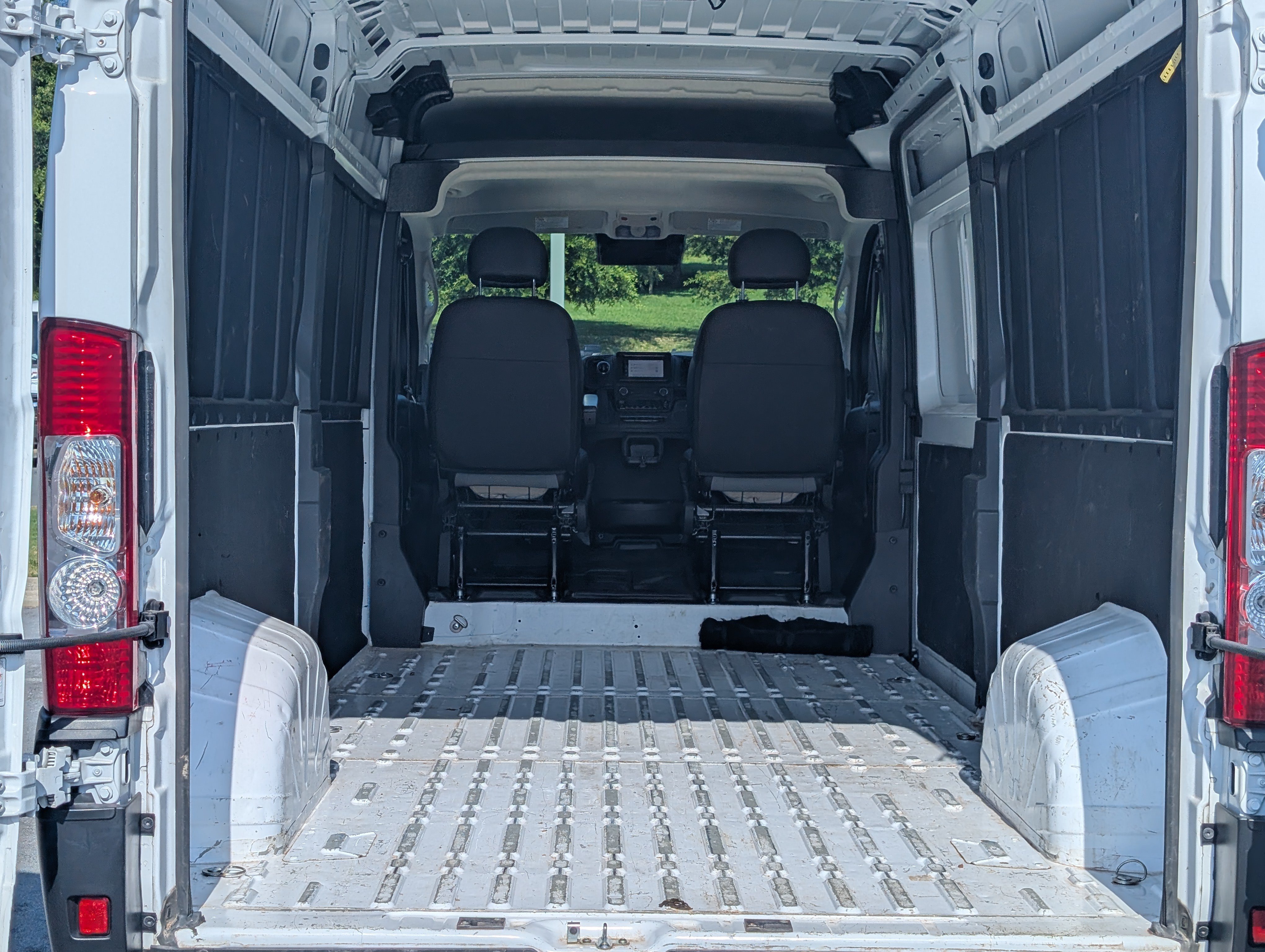 Used 2025 RAM ProMaster 2500 w/ Convenience Group FWD image 26