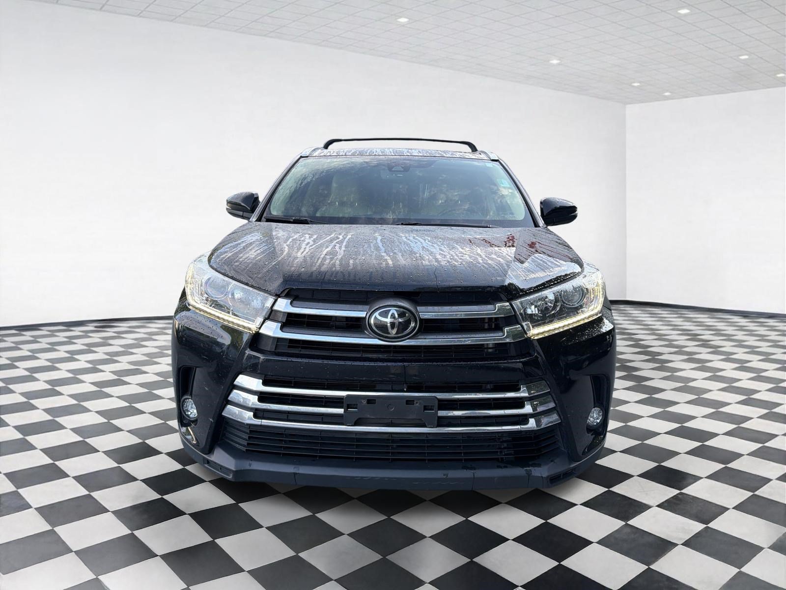 Used 2018 Toyota Highlander Limited AWD/4WD image 2
