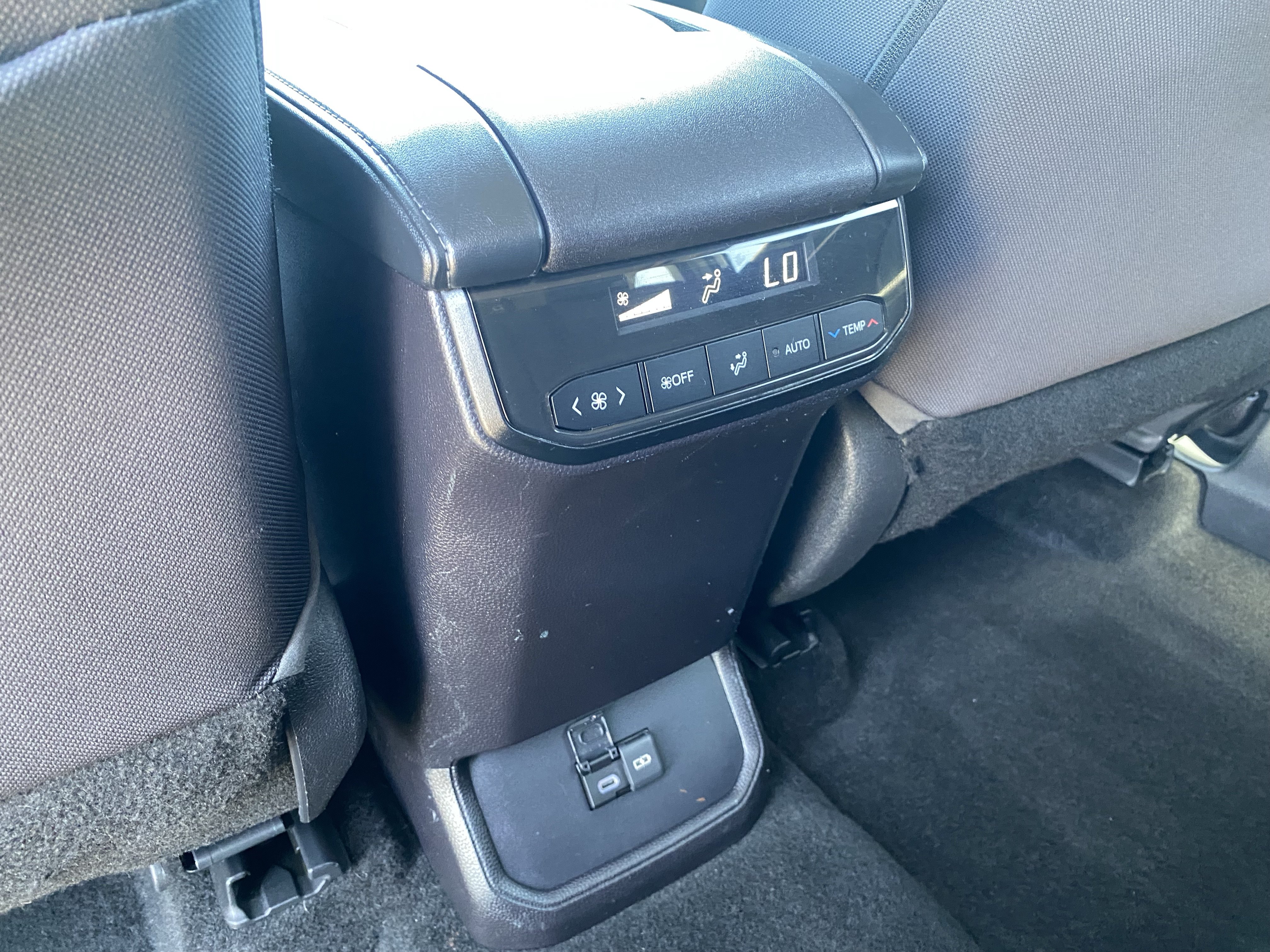 Used 2023 Toyota Highlander LE AWD/4WD image 16