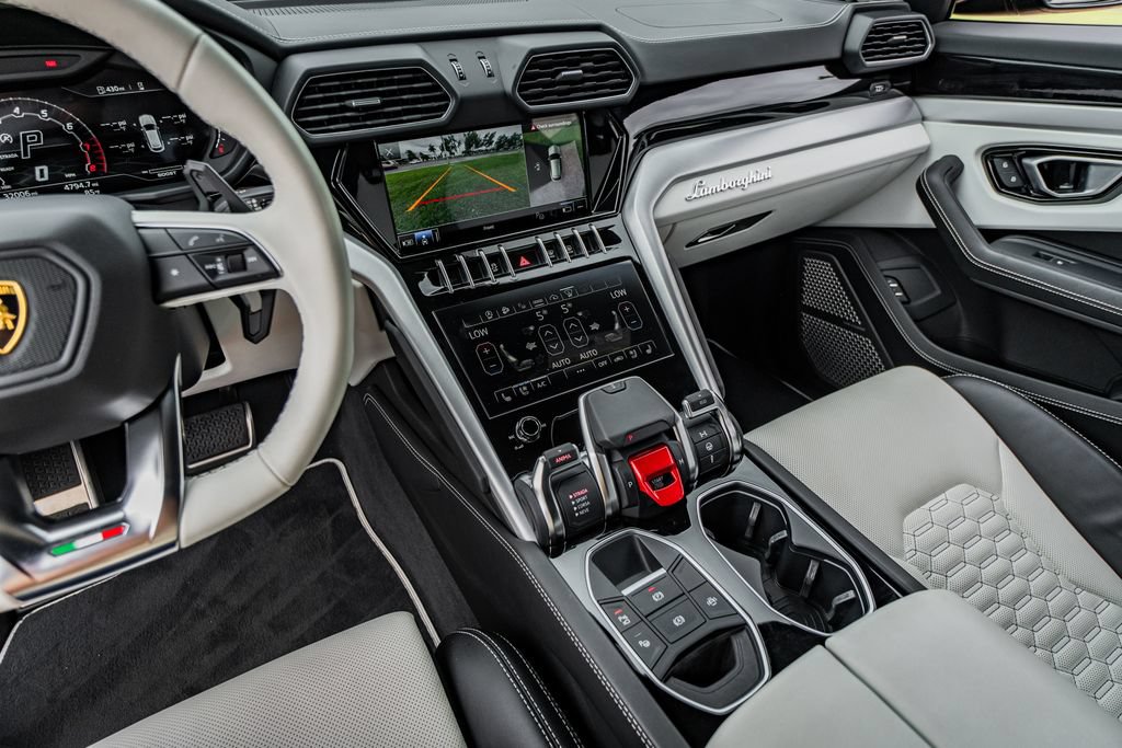 Used 2022 Lamborghini Urus AWD/4WD image 27