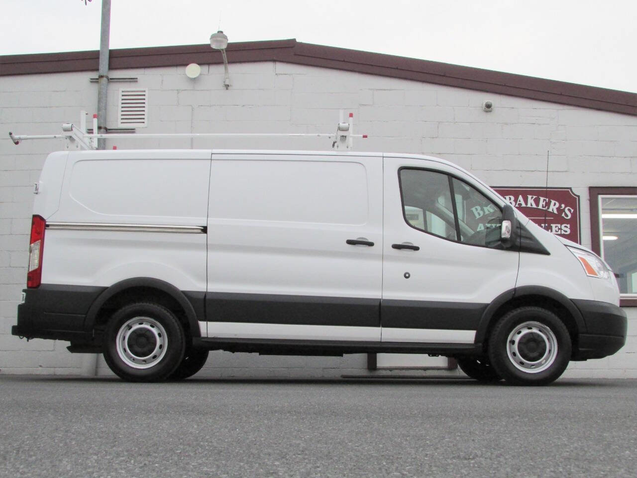Used 2018 Ford Transit 150 130 Low Roof w/ Exterior Upgrade Package image 1