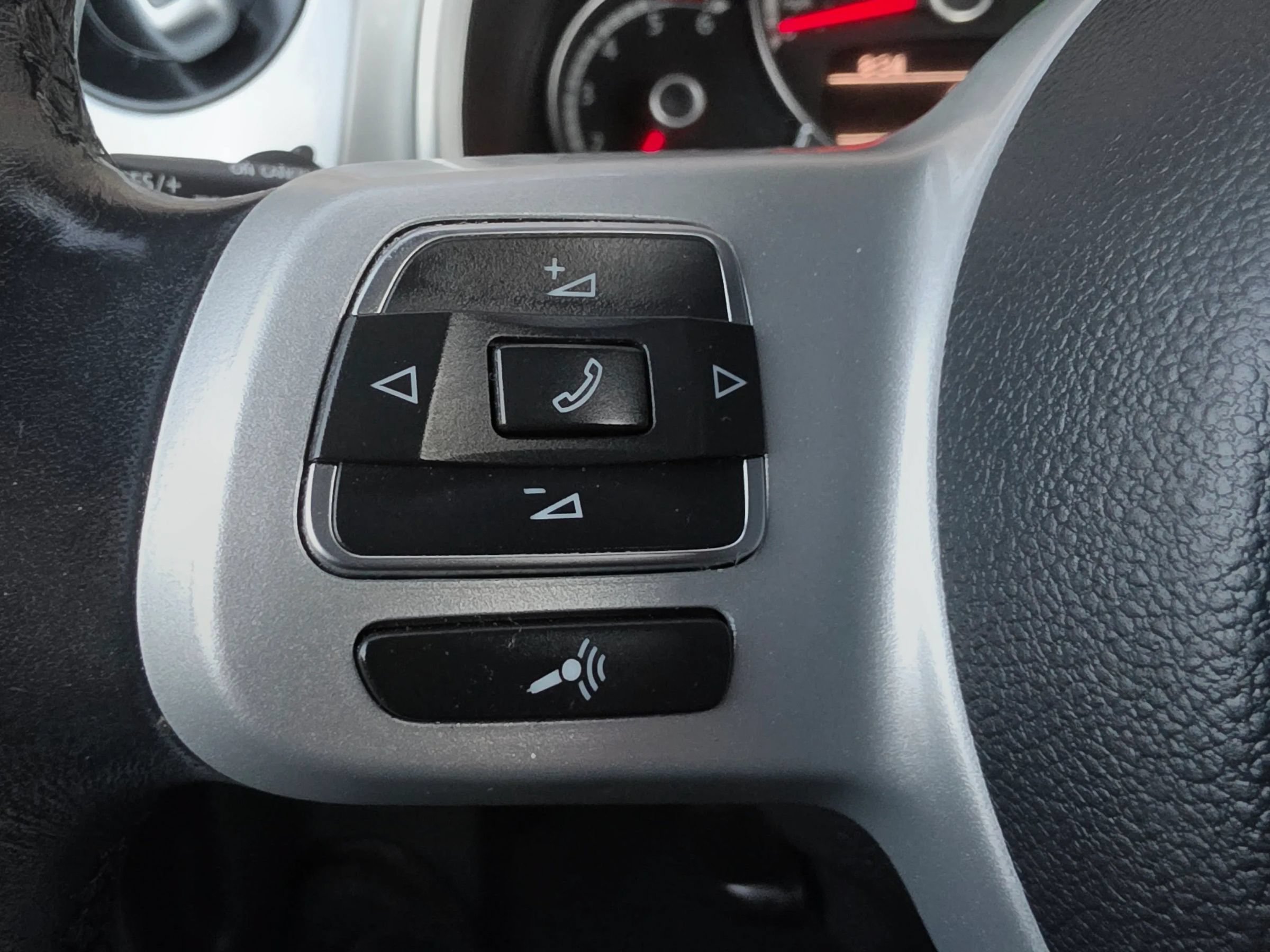 Used 2013 Volkswagen Beetle TDI FWD image 22