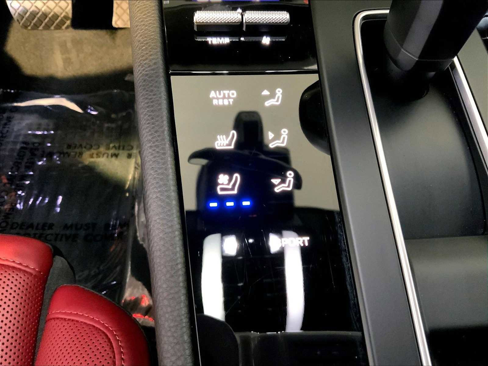 Certified 2026 Porsche Macan AWD/4WD image 37
