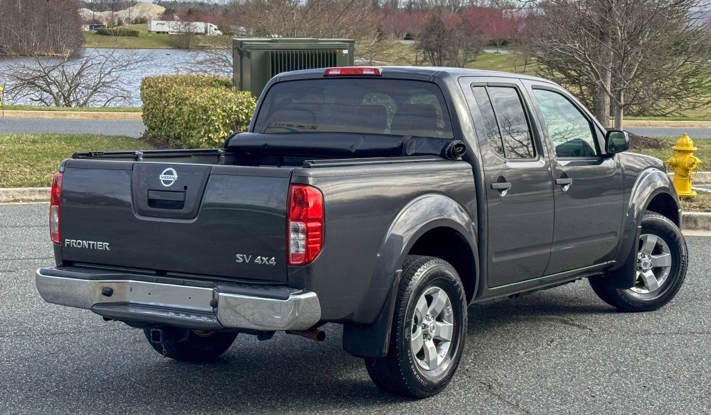 Used 2011 Nissan Frontier SV w/ SV Premium Utility Pkg AWD/4WD image 9
