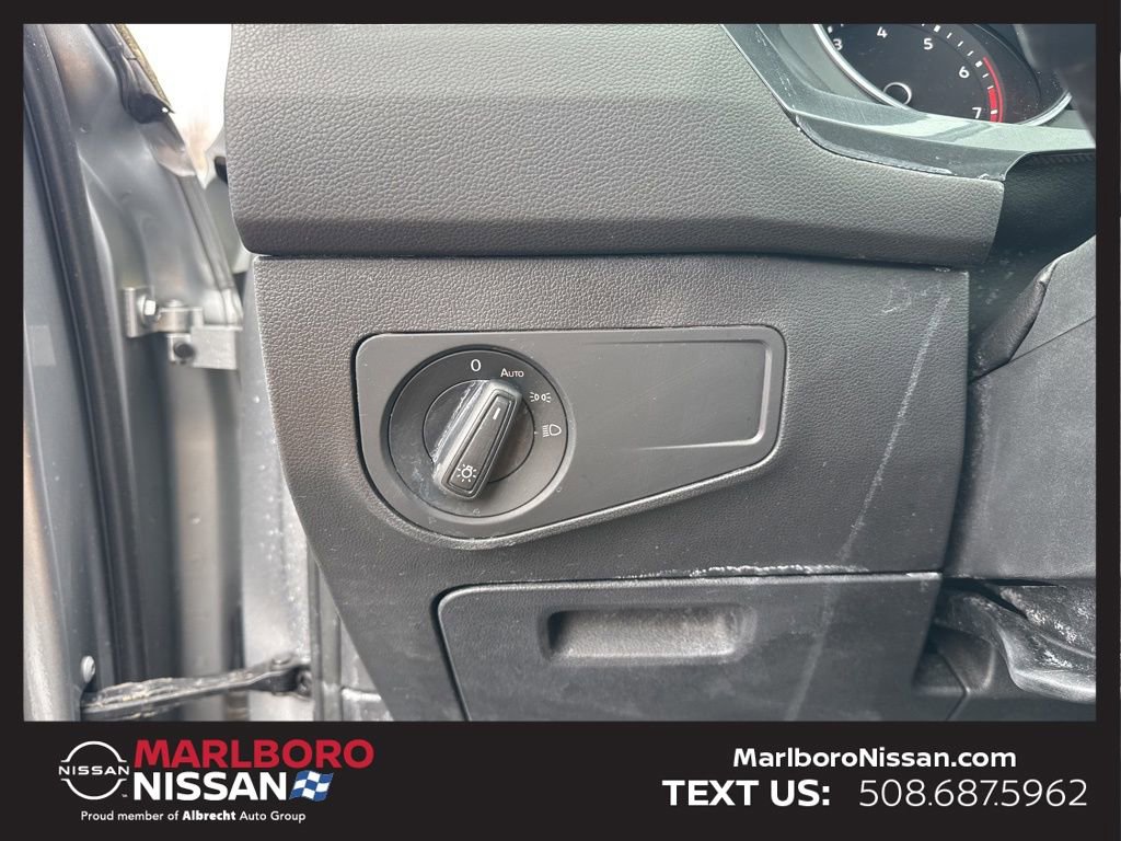 Used 2020 Volkswagen Tiguan S image 20