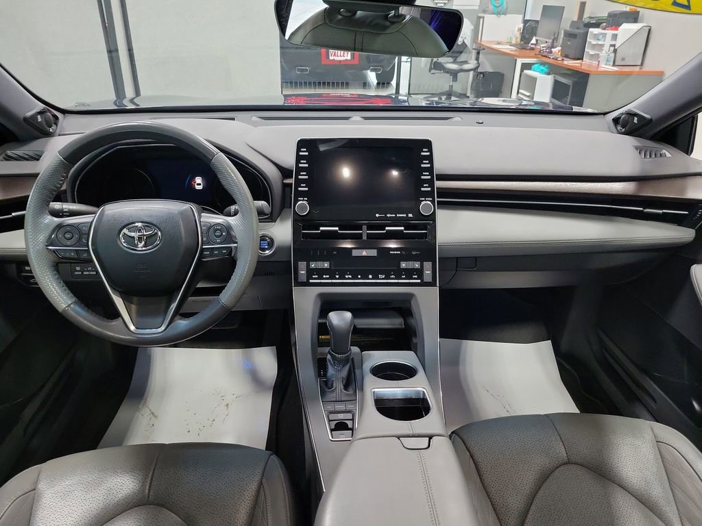 Used 2019 Toyota Avalon Limited w/ Advanced Safety Package FWD image 3