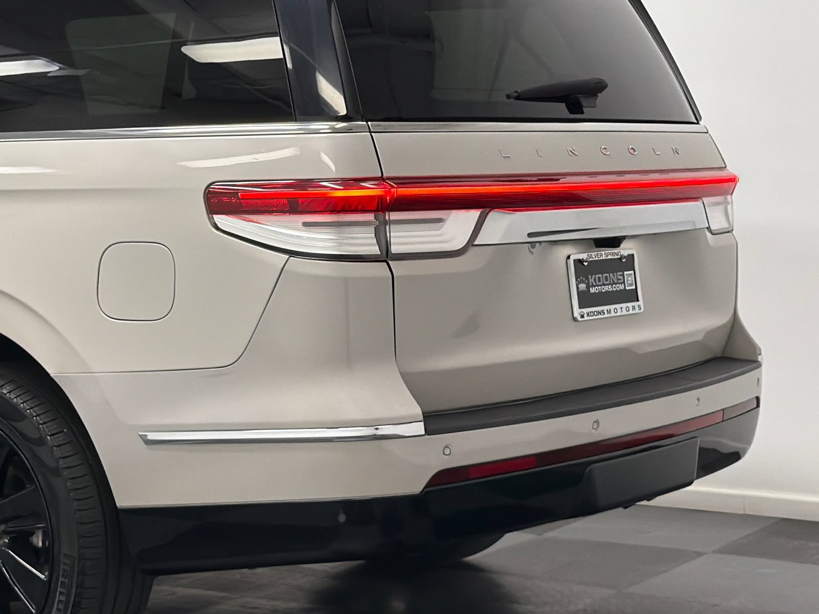 Used 2022 Lincoln Navigator L Reserve AWD/4WD image 7