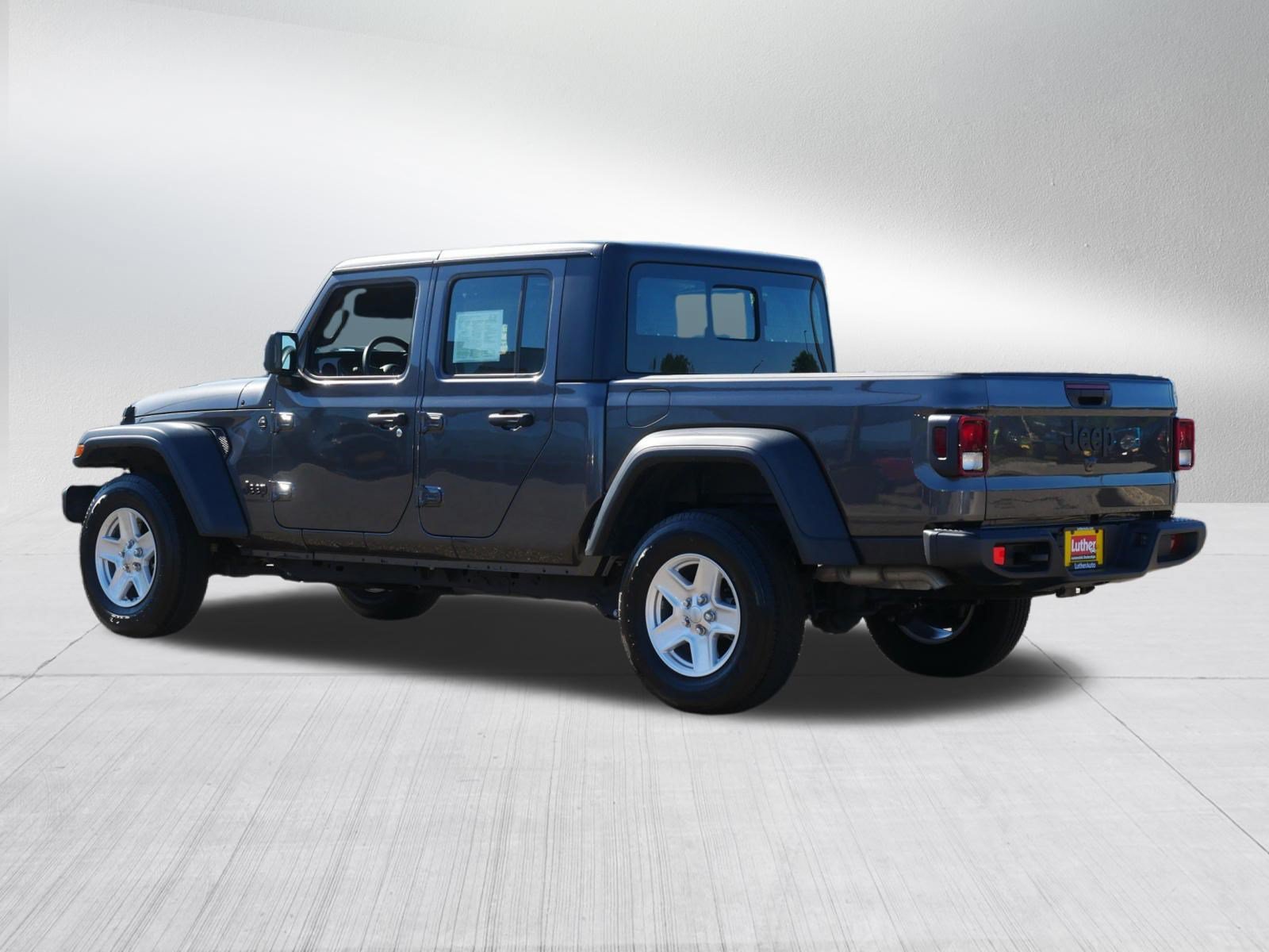 Used 2025 Jeep Gladiator Sport AWD/4WD image 5