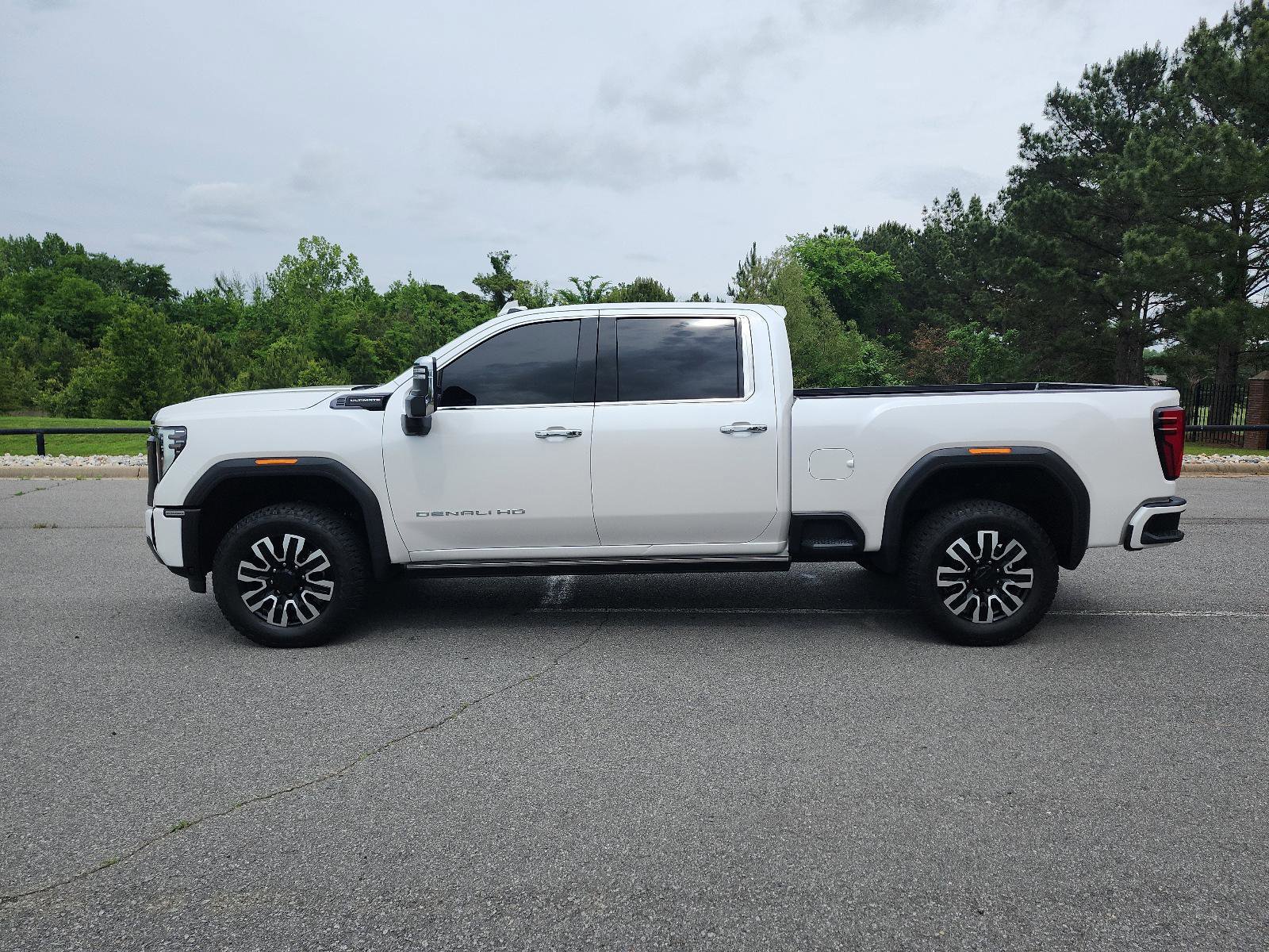 Used 2025 GMC Sierra 2500 Denali Ultimate AWD/4WD image 2