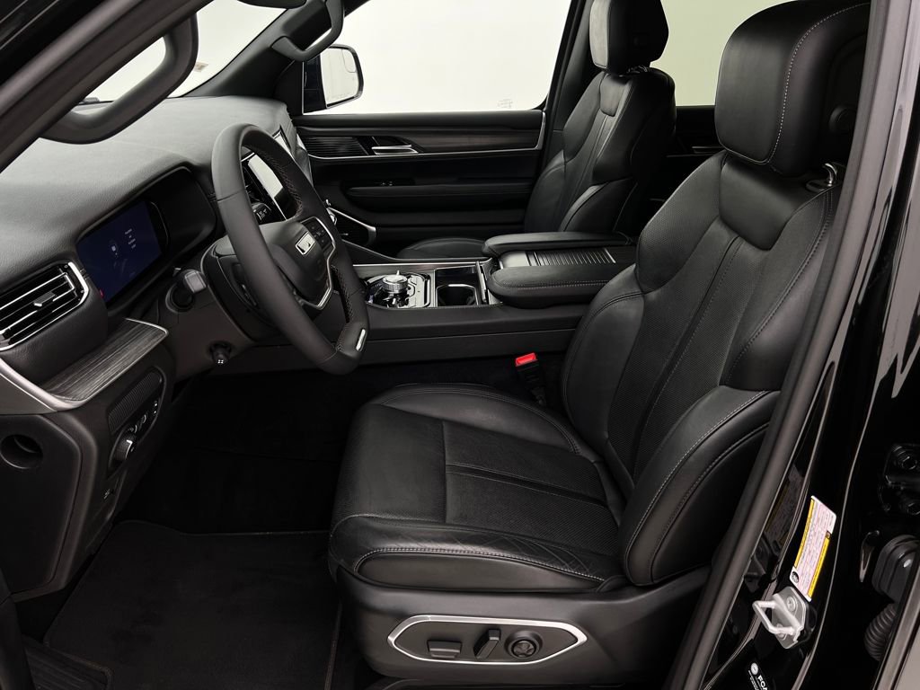 Used 2023 Jeep Wagoneer Series III w/ Preferred Equipment Group image 18