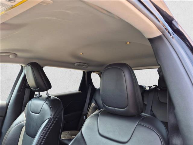 Used 2020 Jeep Cherokee Latitude Plus w/ Cold Weather Group AWD/4WD image 18