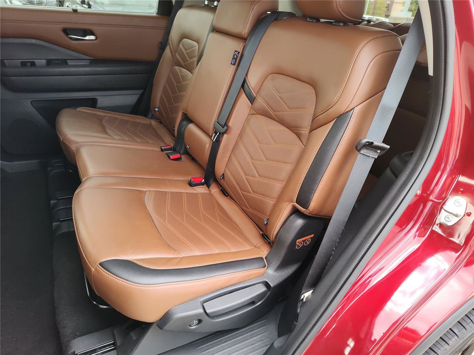 Used 2024 Nissan Pathfinder Platinum w/ Cargo Package image 27