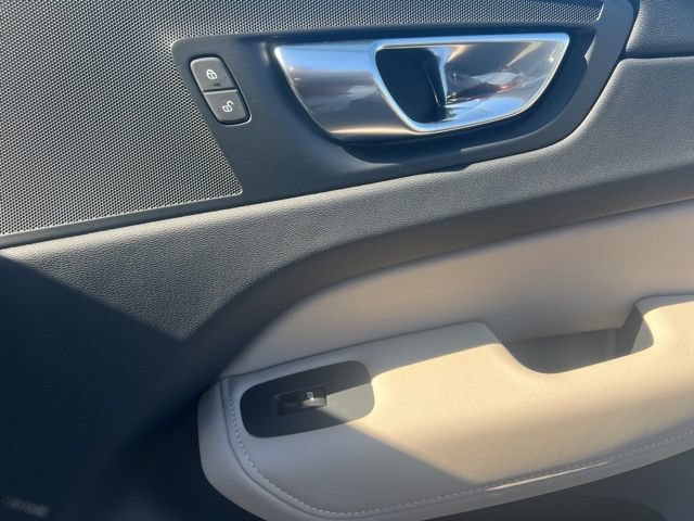 New 2026 Volvo XC60 T8 Plus w/ Climate Package PRO AWD/4WD image 34